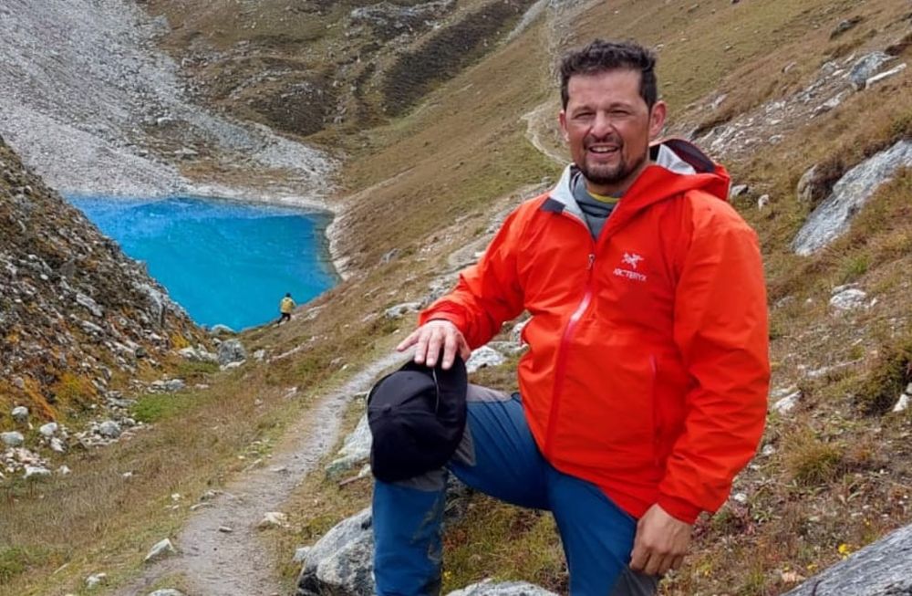 La historia del hombre que nació y murió dos veces y bajó caminando infartado del Himalaya: 