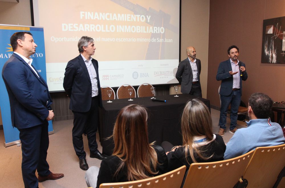Referentes del sector constructor y financiero participaron este viernes de la jornada organizada por Cuyo Construye y Banco Nación en el Bono Park de San Juan.