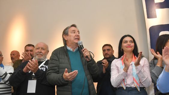 El presidente del PJ Mendoza, Emir Félix, y la vicepresidenta del partido, Flor Destéfanis.