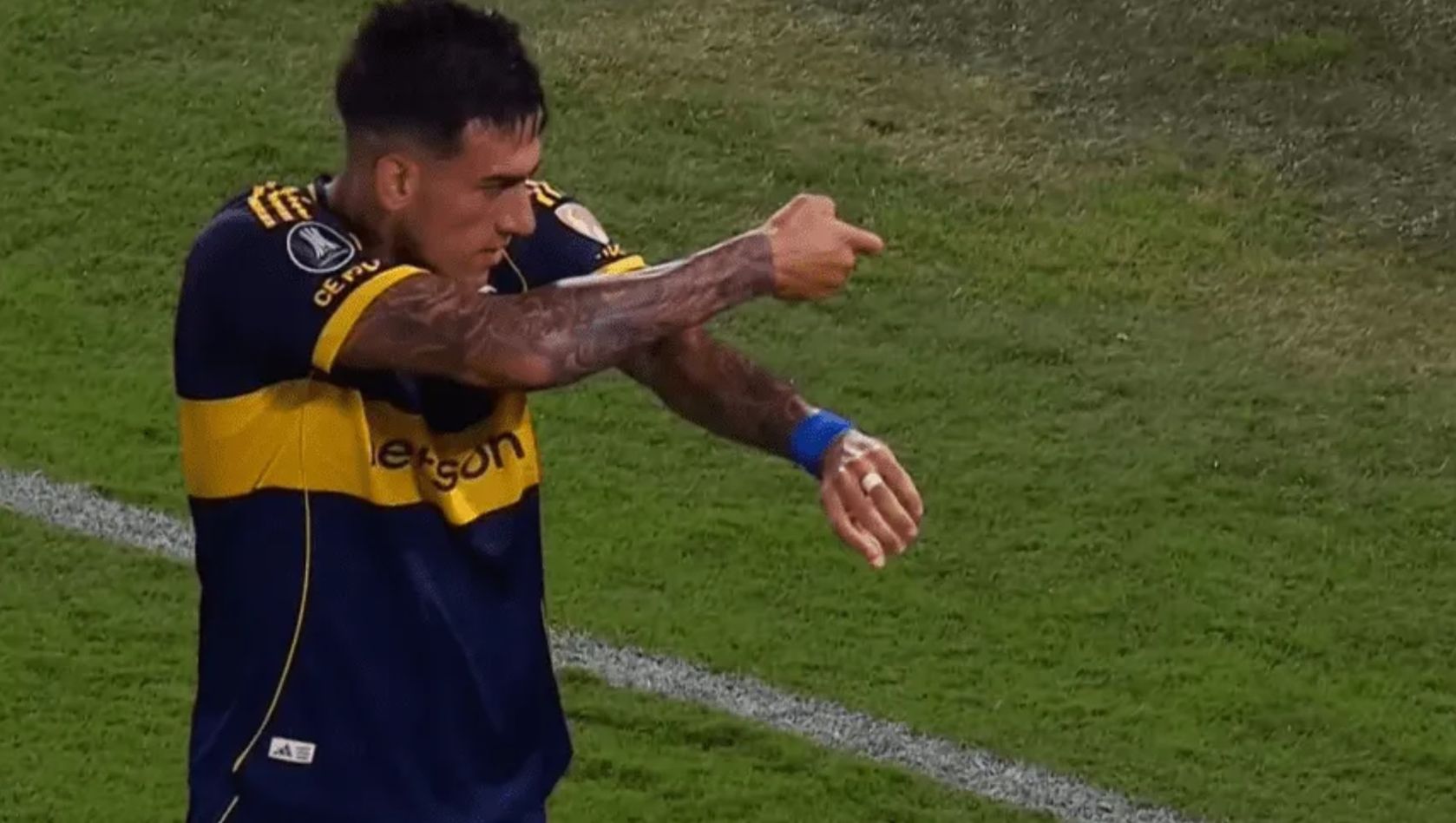 Un cabezazo de Lautaro Di Lollo le permitió a Boca abrir el marcador ante Barcelona de Ecuador.