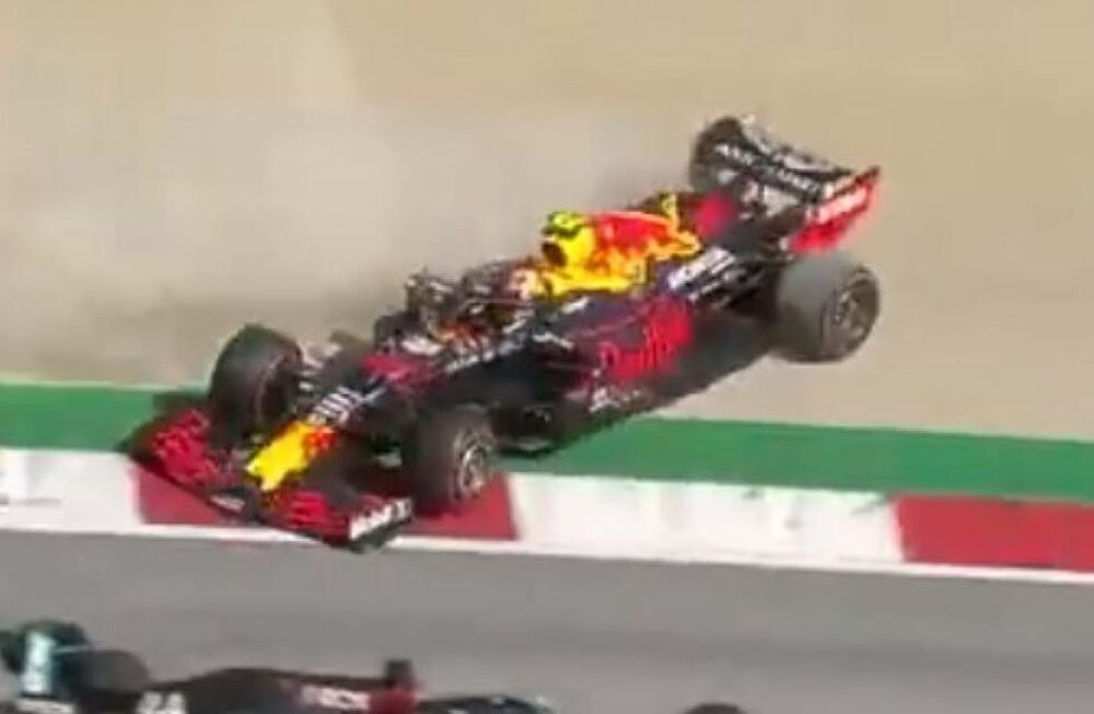 Albon se tocó con Hamilton a poco del final en Austria.