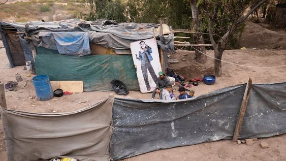 La inflación golpeó con mayor fuerza a los sectores más vulnerables, provocando un empeoramiento de su situación económica. Foto: Ignacio Blanco / Los Andes