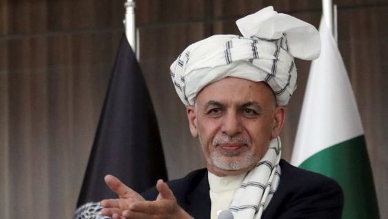 Ghani se disculpó con el pueblo afgano por huir del país y negó haberse fugado dinero. (Foto: Ashraf Ghani presidente de Afganistán/AP Photo/Hamed Sarfarazi)