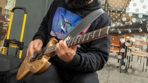 Músico callejero. Foto: Los Andes
