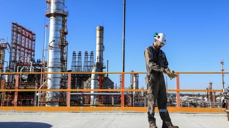 YPF tuvo récord de producción en marzo en la refinería en Luján de Cuyo.