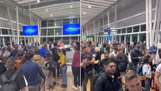 Pasajeron esperando una respuesta tras el aterrizaje de emergencia del avión en Brasil.