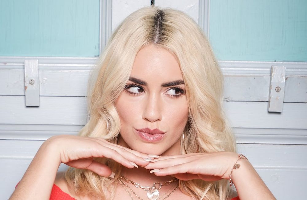 Pelo corto y flequillo, el gran cambio de look de Lali Espósito