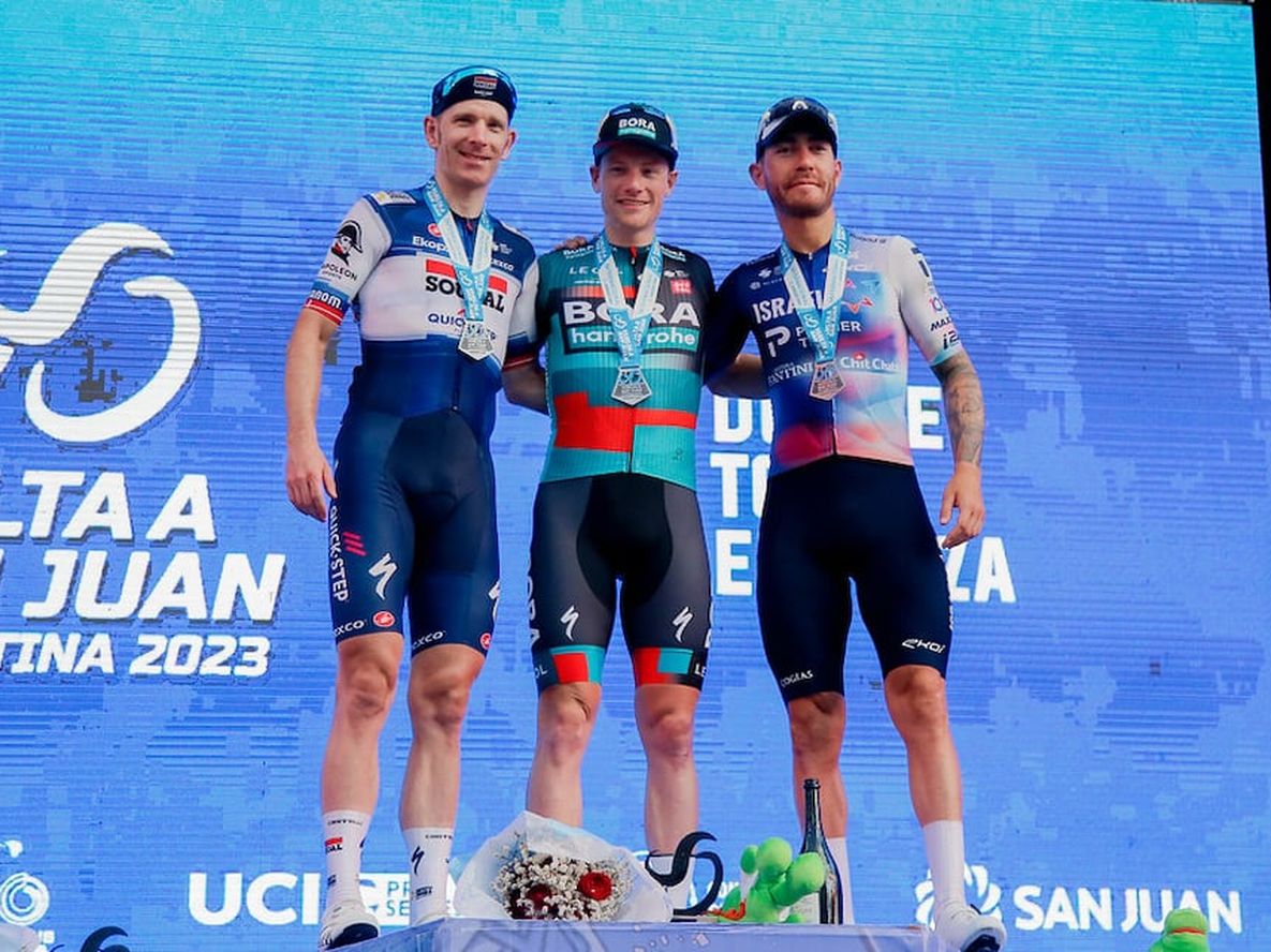 Sam Bennet, ganó la primera etapa.