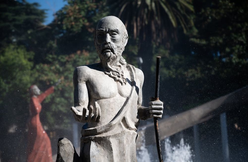 Se realizó la restauración de la obra de la fuente de plaza Italia