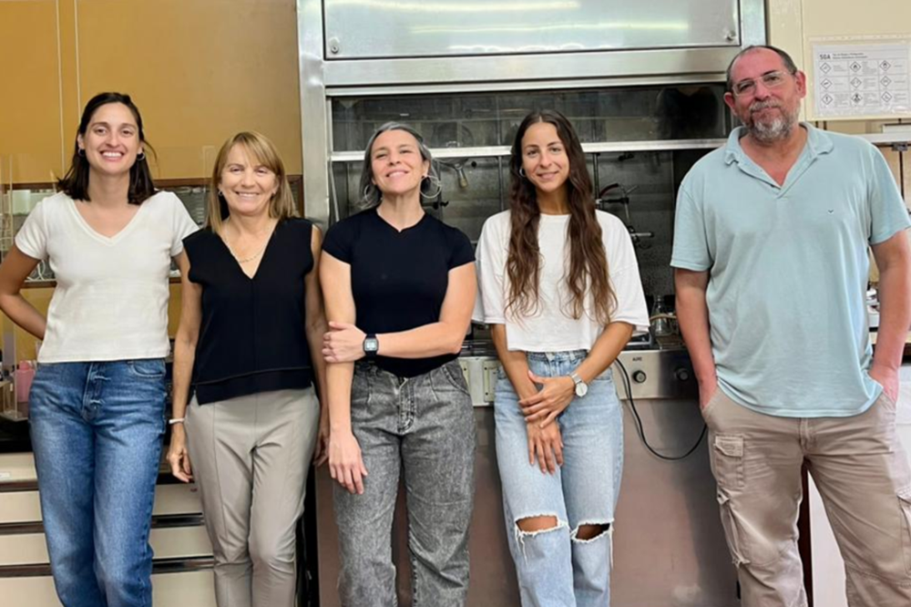 Equipo. Integrantes del grupo de investigación. De izq. a derecha: Laureana Soria, Diana Estenoz, Elangeni Gilbert, Luisina Bressán y Santiago Villard. 