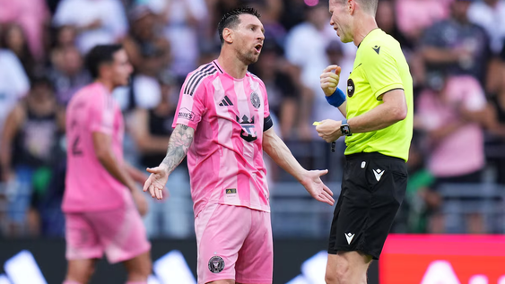 Drew Fischer y el capitán de la Selección Argentina Lionel Messi se volverán a cruzar en el marco del Mundial 2026 Drew Fischer y el capitán de la Selección Argentina Lionel Messi se volverán a cruzar en el marco del Mundial 2026