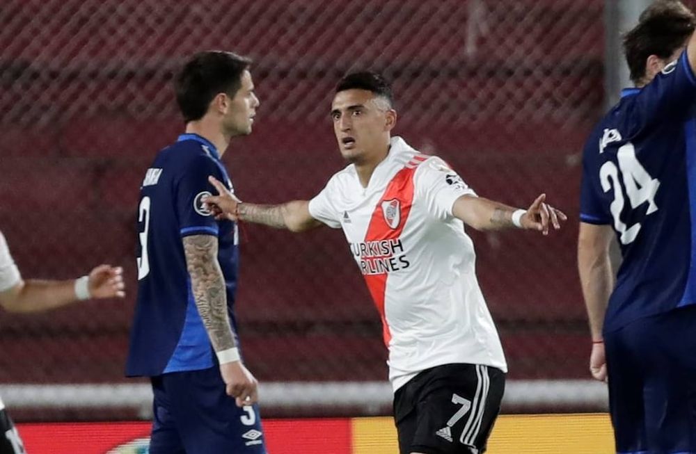 Matías Suárez terminó la práctica de hoy, le colocaron hielo en una de sus pieras y aún no está confirmado para el próximo Superlclásico. / Gentileza.