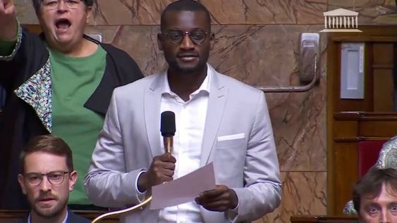 Carlos Martens Bilongo se encontraba exponiendo cuando recibió la agresión.