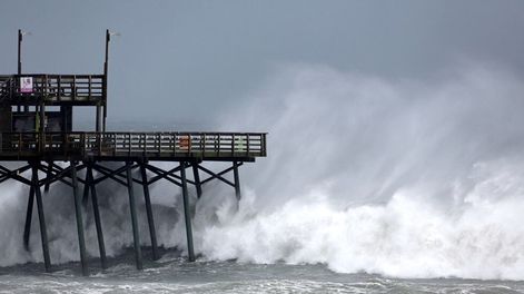 Llegó Florence a la costa de EEUU y pobladores temen inundaciones catastróficas