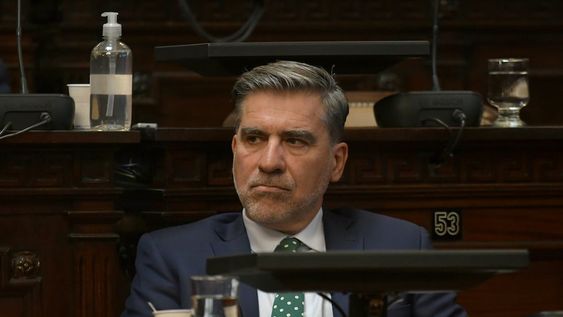 16 marzo 2022 Mendoza PolíticasEn la Legislatura Provincial, en la Cámara de Diputados se desarrolla en su sesión habitual instaurar en Mendoza la boleta única. La propuesta impulsada por el Ejecutivo, es similar el modelo cordobés, en donde en una misma boleta se encuentran todos los cargos disponibles. El elector, en ese caso, marca con una cruz su preferencia en un mismo papel con la opción de lista completa.Mario Vadillo Foto: Orlando Pelichotti/ Los Andes