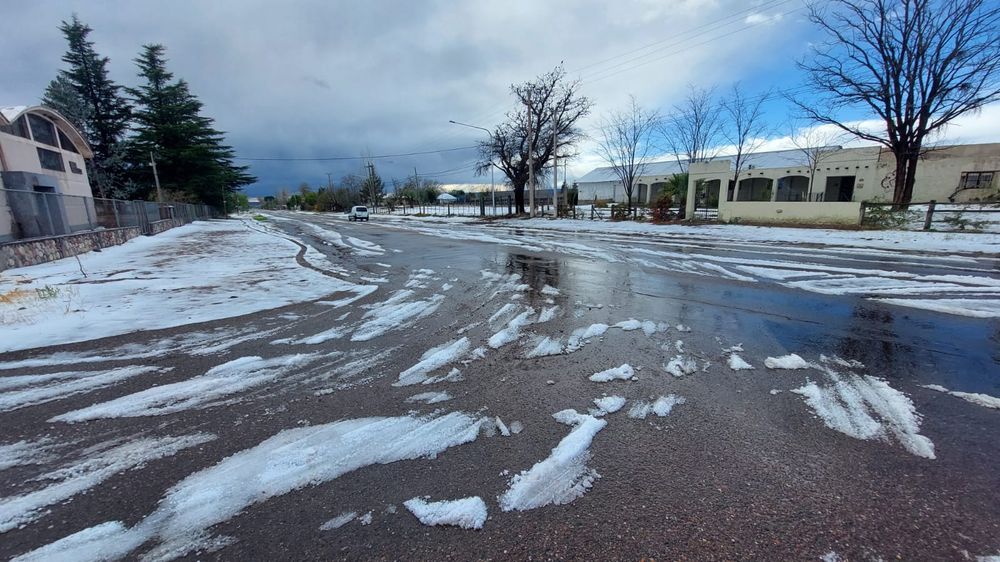 La Consulta, rutas donde aún permanece el granizo.