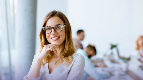 ¿Por qué las mujeres sufren más problemas de vista que los hombres?