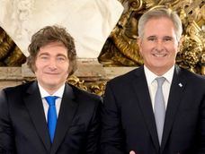 El presidente Javier Milei junto al canciller Pablo Quirno