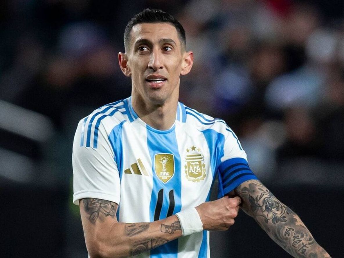 Ángel Di María usó la cinta de capitán de la selección argentina en el amistoso con El Salvador.