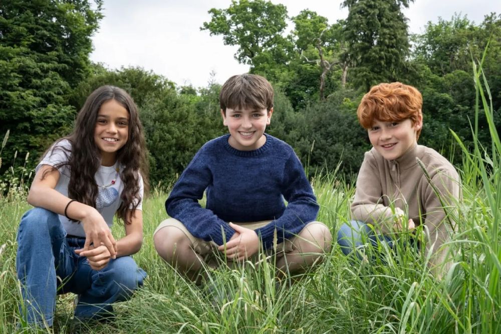 La serie de Harry Potter en HBO tiene protagonistas. Dominic McLaughlin en el papel de Harry Potter, Arabella Stanton como Hermione Granger y Alastair Stout como Ron Weasley.&nbsp;