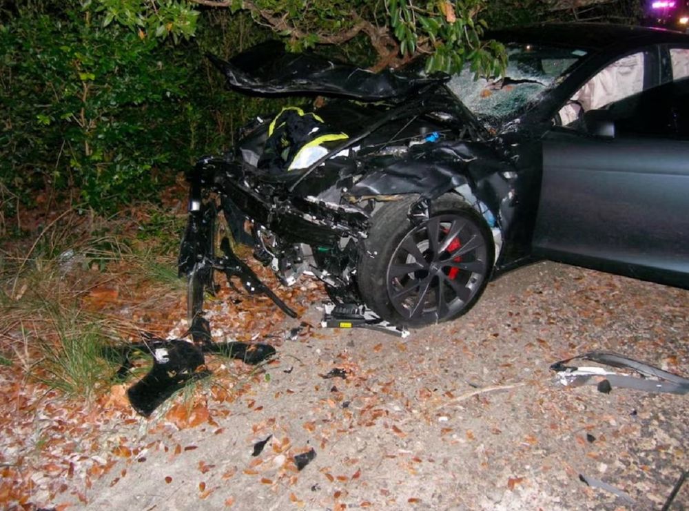 Un jurado federal en Miami determinó que Tesla es parcialmente responsable de un accidente fatal ocurrido en 2019 en Florida, involucrando su sistema de asistencia al conductor Autopilot.