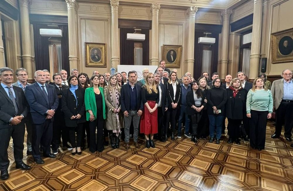 Tras el ataque que sufrió la vicepresidenta Cristina Kirchner, los legisladores del Frente de Todos y Juntos por el Cambio se mostraron unidos para repudiar el hecho.