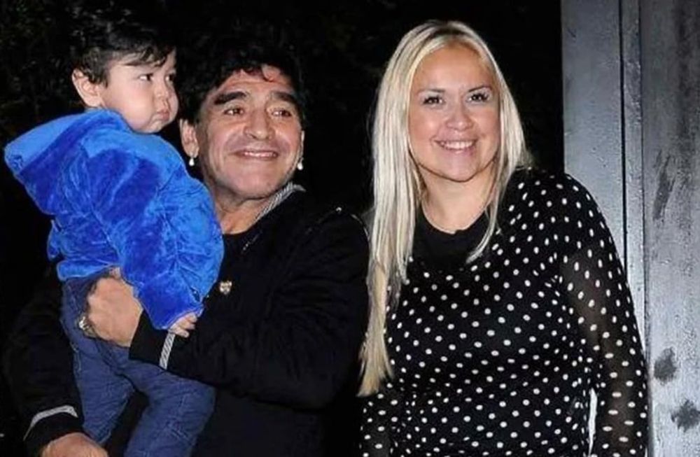 Diego Maradona, Verónica Ojeda y Dieguito Fernando.