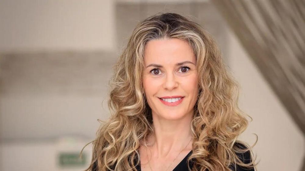 Rosi Fernández, peluquera Cortarse las puntas evita que el pelo se siga quebrando y ayuda a mantener su densidad y aspecto saludable (2)