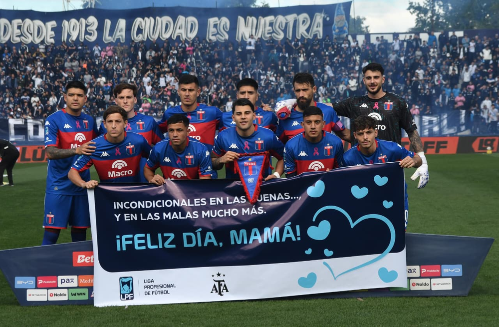El plantel del Matador en la previa al encuentro en el Bautista Gargantini.
