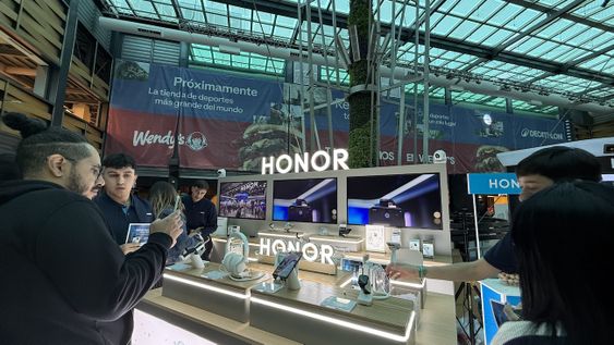 La marca china Honor abrió su primera tienda en Argentina en el Abasto Shopping, en la Ciudad de Buenos Aires La marca china Honor abrió su primera tienda en Argentina en el Abasto Shopping, en la Ciudad de Buenos Aires