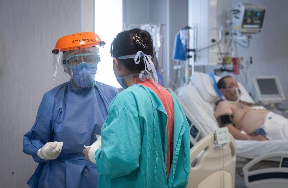 Guardia Covid del Hospital Central  Unidad de Terapia Intensiva UTI donde estan los pacientes graves que requieren respiradores mecanicos.Las unidades criticas  trabajan a cama llena pero estan dando respuesta a la demanda, es un hospital de alta complejidad que esta acostumbrado a este tipo de exigencias aun sin pandemia.