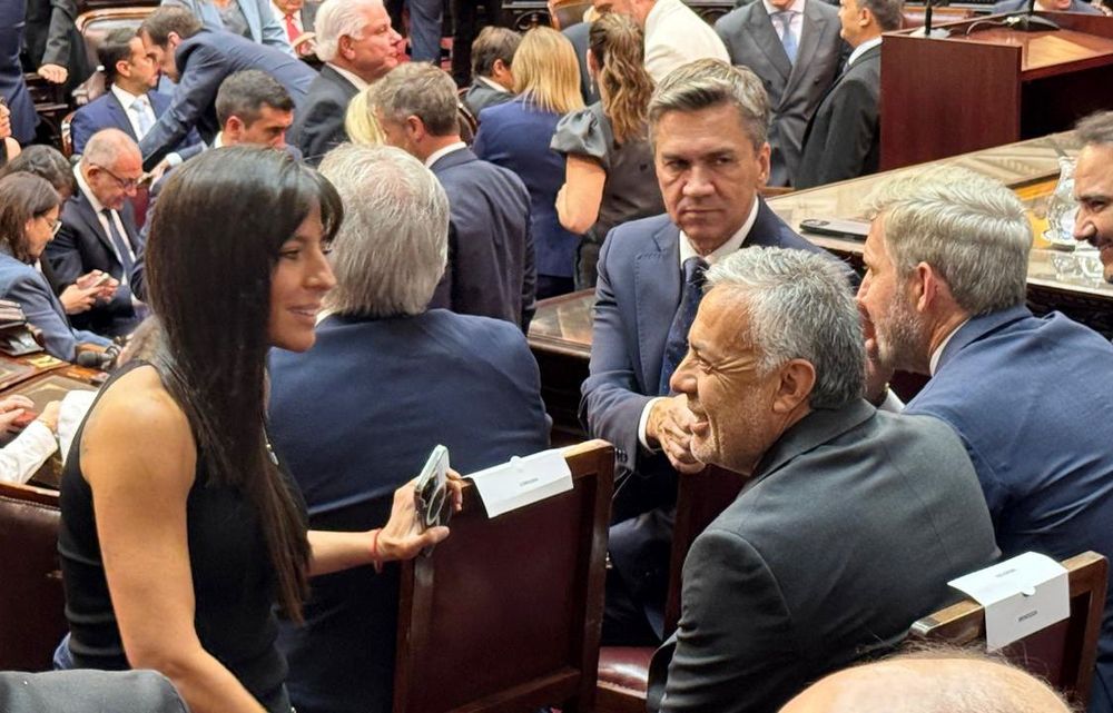 Alfredo Cornejo junto a la diputada Pamela Verasay: ambos defendieron el discurso del presidente Javier Milei.&nbsp;