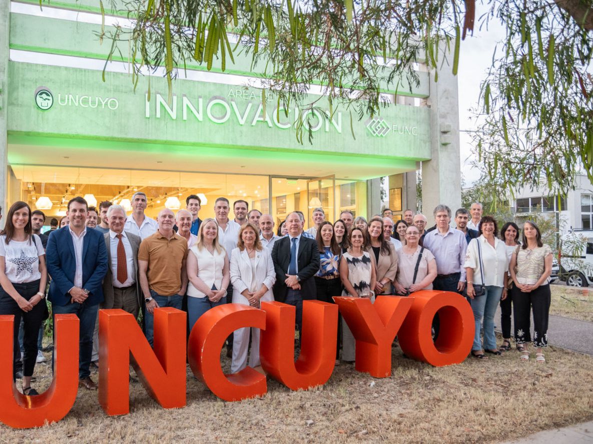 La UNCuyo lanzó una formación en inteligencia artificial para la gestión pública y privada