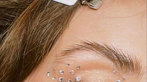 Los Andes | Strass en makeup y pelo: ¿Sigue estando de moda?