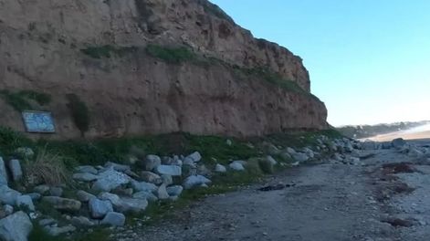 El cuerpo fue encontrado bajo el acantilado ayer al mediodía.