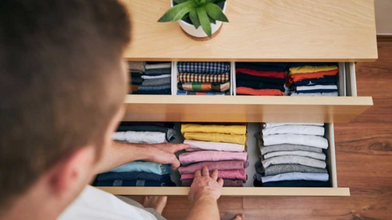 El extraño placer de hacer listas y ordenar cajones: qué dice la psicología sobre este hábito cotidiano