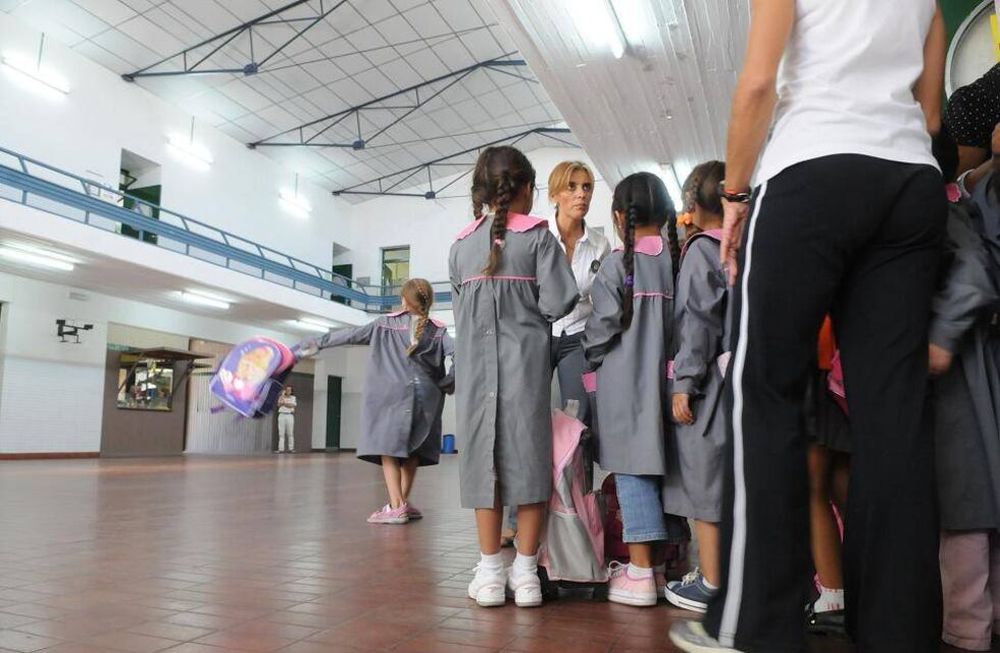 Tras las vacaciones de invierno, la próxima semana se reinicia el ciclo lectivo en Mendoza: qué alumnos podrán terminar las clases en noviembre y quiénes deberán seguir en diciembre.