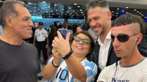 Martín Demichelis llegó a Argentina. Será presentado como nuevo DT de River. / Twitter Juan Balbi