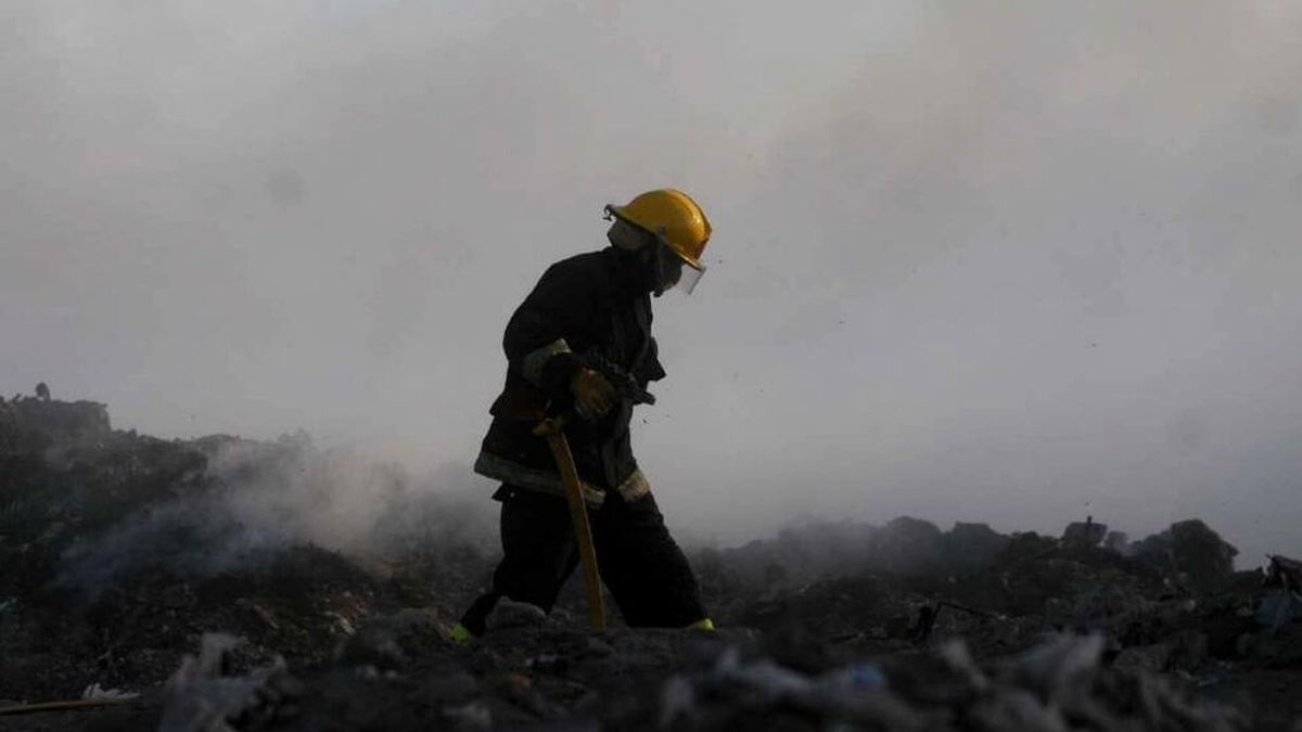 Bomberos controlaron un incendio en el basural El Pozo