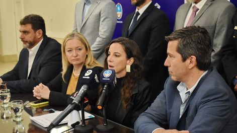 Los Andes | La ministra de Seguridad y Justicia, Mercedes Rus, presentó un paquete de once leyes en la Legislatura. La acompañaron la vicegobernadora Hebe Casado y el presidente de la Cámara de Diputados, Andrés Lombardi. Foto: Prensa Diputados