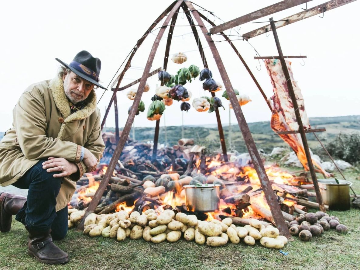 Francis Mallmann, 70 años, sobre la entrañita: Se hace a la parrilla sobre las brasas; sugiero dos minutos