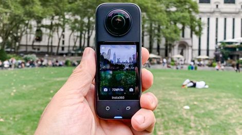 La Insta360 X3 permite grabar videos en 360° y también funciona como cámara de acción en 4K.