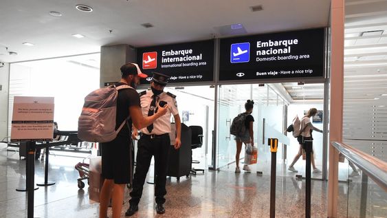 En septiembre podrían volver los vuelos internacionales tras 18 meses que Mendoza no tiene conexión con otros países. Mariana Villa / Los Andes