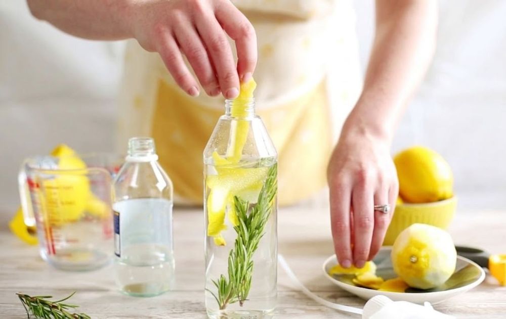 El aceite del romero y las cáscaras de limón benefician al medio ambiente.