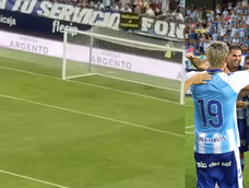 Málaga pateó un penal sin arquero tras el abandono del Fulham.