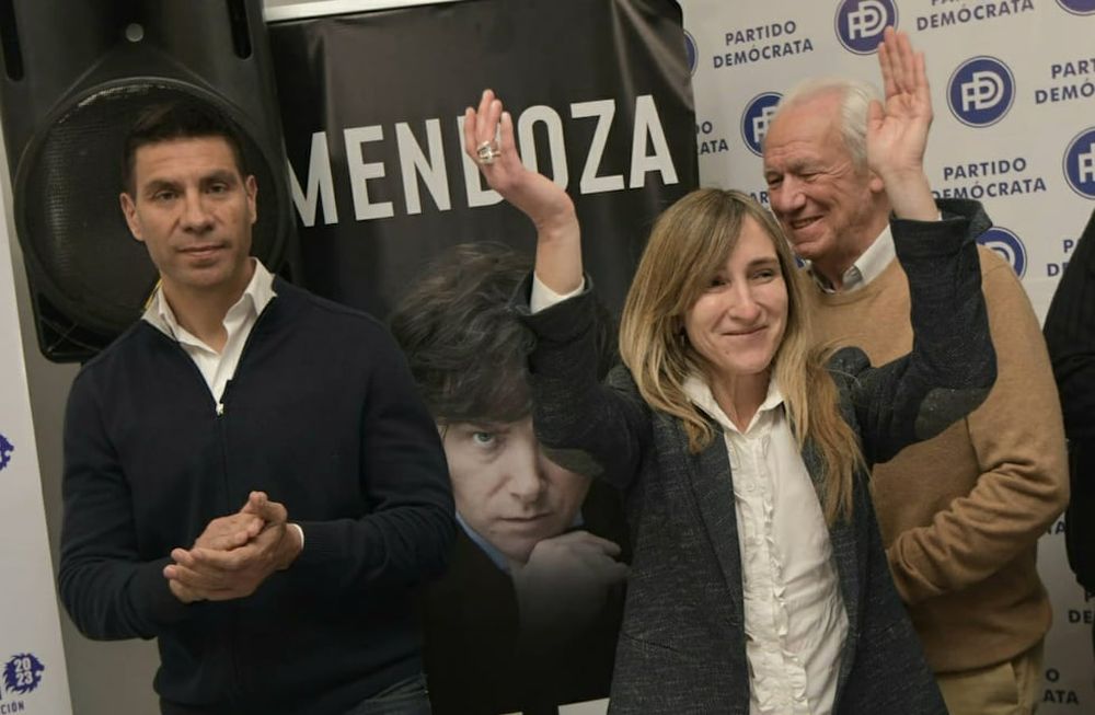 Los candidatos a diputados nacionales de La Libertad Avanza, Facundo Correa Llano y Mercedes Llano. Fotos Orlando Pelichotti.