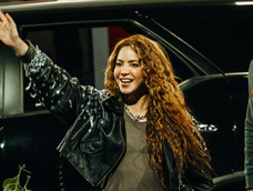 shakira saludo a sus fanaticos en buenos aires a pesar de las temperaturas extremas