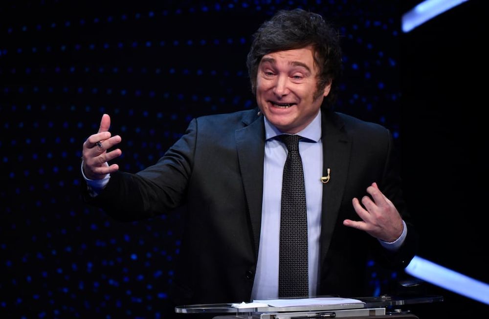 Javier Milei cuestionó la estrategia de Sergio Massa en el tercer y último debate presidencial (Luis Robayo/AP)