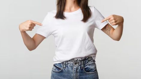 Adiós a la remera clásica de algodón: esto se va a estar en tendencia esta primavera 2025 y no te puede faltar