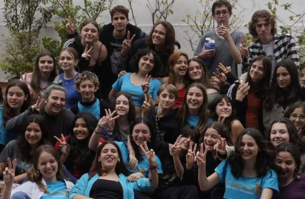 La Creciente, agrupación kirchnerista que llegó al centro de estudiantes y tomó la escuela Carlos Pellegrini en Buenos Aires. / Foto: Instagram
